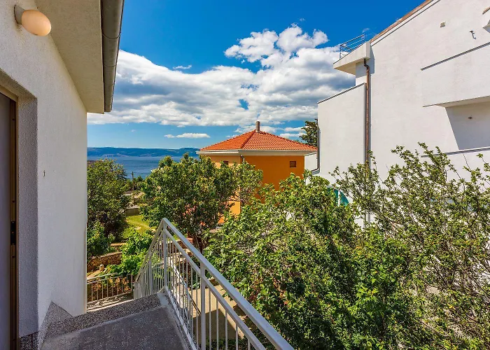 アパート Komfortables Nur 430 Meter Zum Mit Meerblick, Balkon, Terrasse, Grillbereich ノヴィ・ヴィノドロスキー