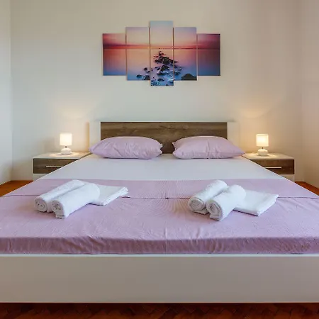 Komfortables Nur 430 Meter Zum Mit Meerblick, Balkon, Terrasse, Grillbereich * Novi Vinodolski