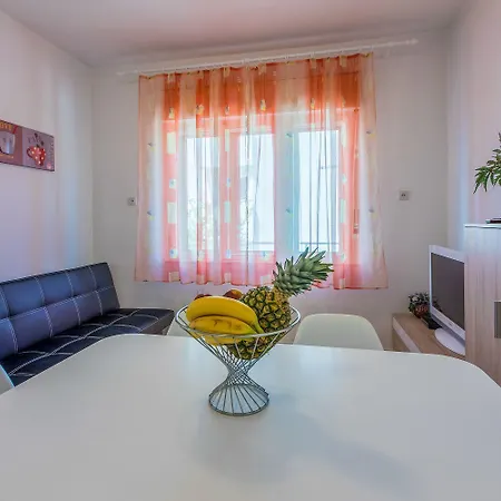 Komfortables Nur 430 Meter Zum Mit Meerblick, Balkon, Terrasse, Grillbereich * Novi Vinodolski