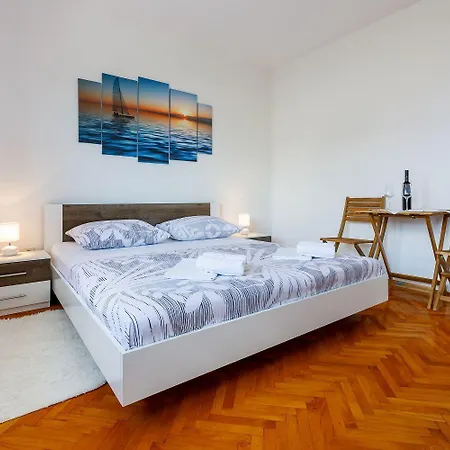 Komfortables Nur 430 Meter Zum Mit Meerblick, Balkon, Terrasse, Grillbereich Apartamento Novi Vinodolski