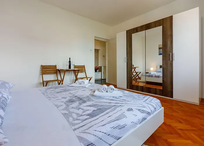 Komfortables Nur 430 Meter Zum Mit Meerblick, Balkon, Terrasse, Grillbereich * Novi Vinodolski